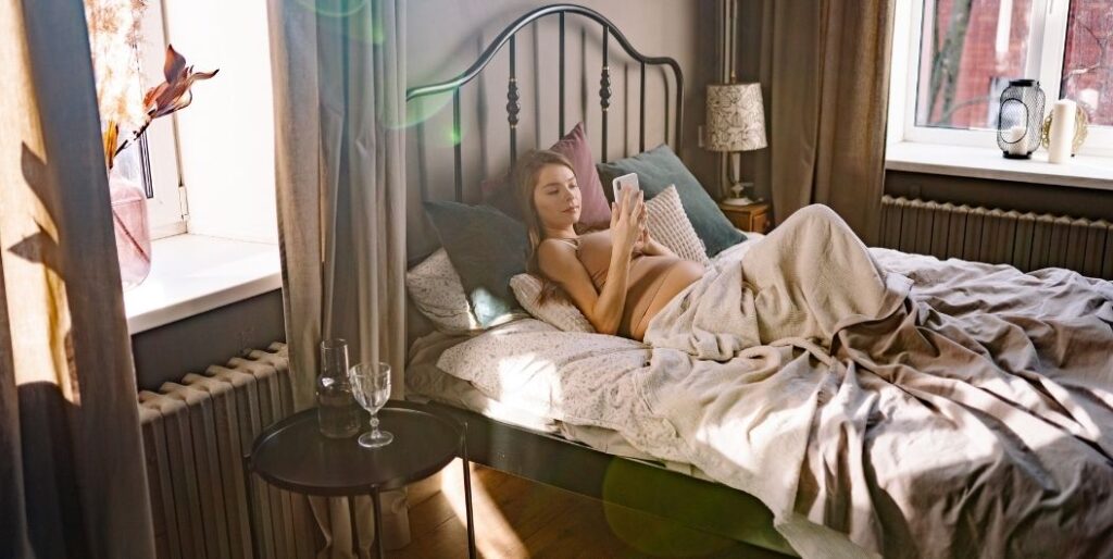 pregnant woman on bed reading