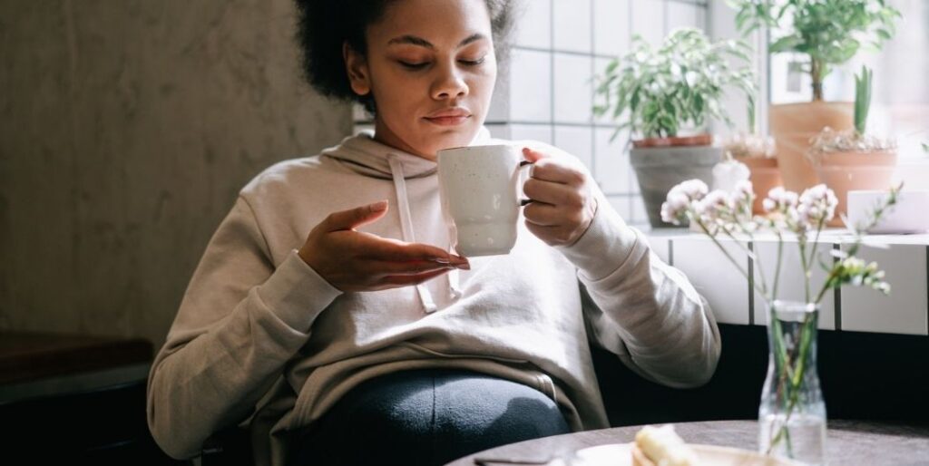 pregnant woman drinking coffee